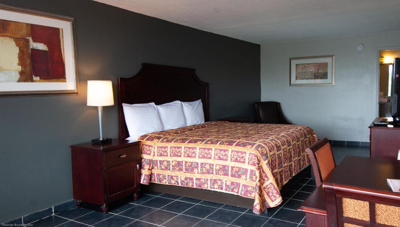 Express Inn & Suites - 5 Miles From St Petersburg Clearwater Airport Dış mekan fotoğraf