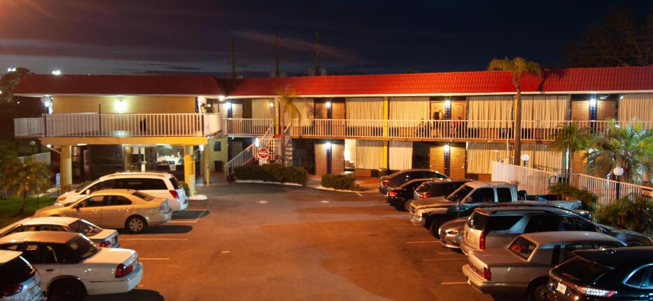 Express Inn & Suites - 5 Miles From St Petersburg Clearwater Airport Dış mekan fotoğraf