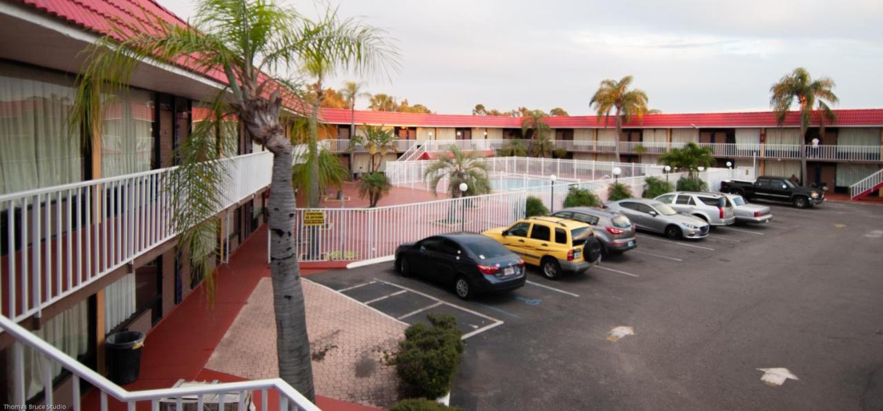 Express Inn & Suites - 5 Miles From St Petersburg Clearwater Airport Dış mekan fotoğraf