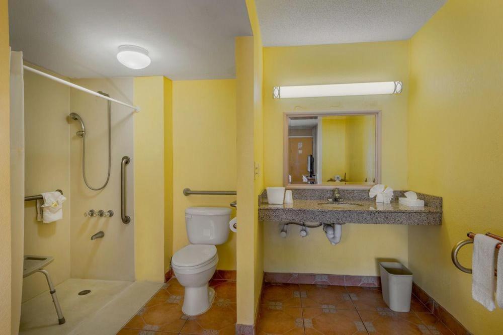 Express Inn & Suites - 5 Miles From St Petersburg Clearwater Airport Dış mekan fotoğraf
