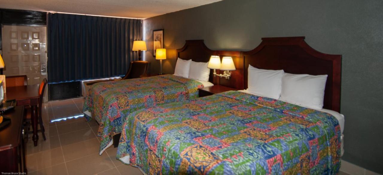 Express Inn & Suites - 5 Miles From St Petersburg Clearwater Airport Dış mekan fotoğraf