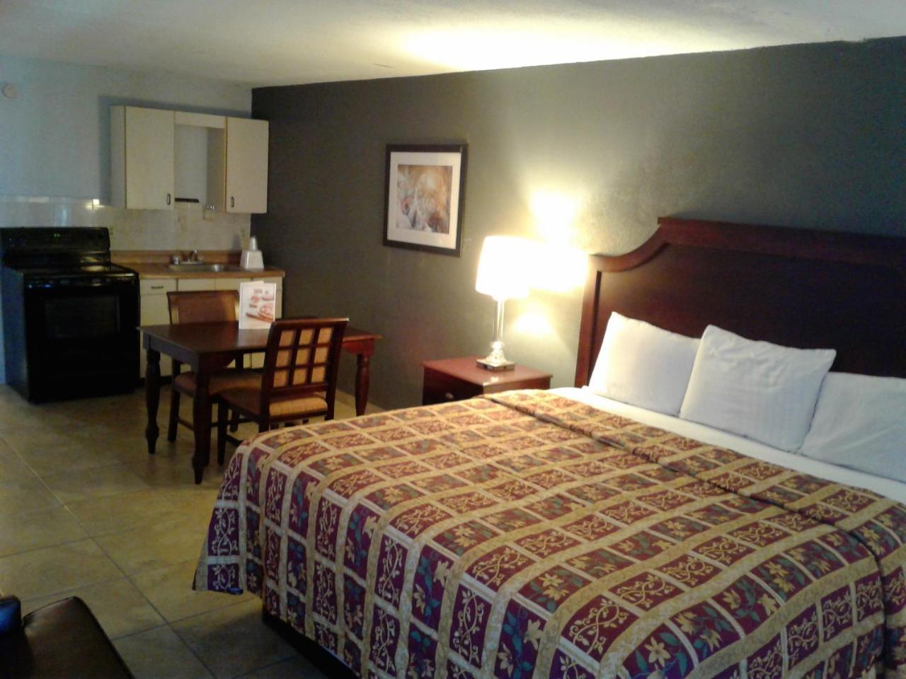 Express Inn & Suites - 5 Miles From St Petersburg Clearwater Airport Dış mekan fotoğraf
