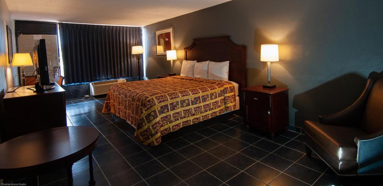 Express Inn & Suites - 5 Miles From St Petersburg Clearwater Airport Dış mekan fotoğraf