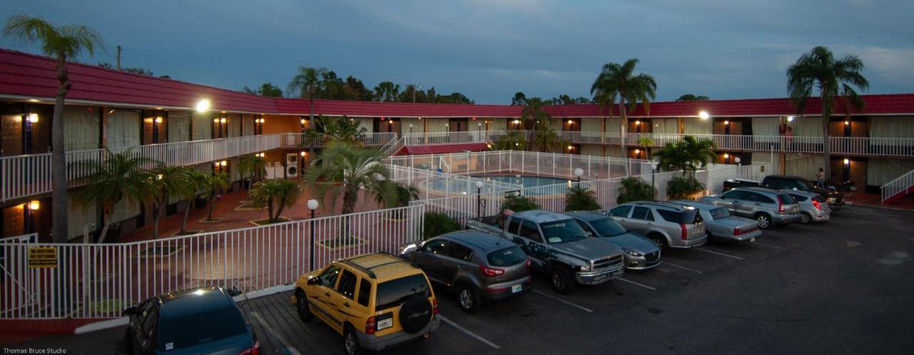 Express Inn & Suites - 5 Miles From St Petersburg Clearwater Airport Dış mekan fotoğraf