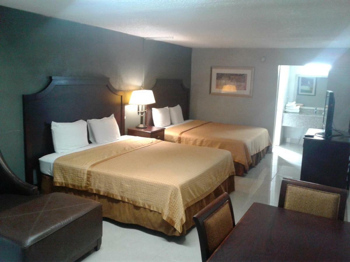 Express Inn & Suites - 5 Miles From St Petersburg Clearwater Airport Dış mekan fotoğraf